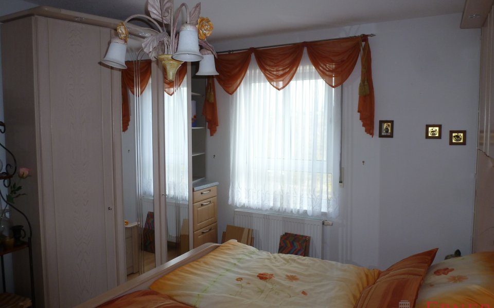 Schlafzimmer 1